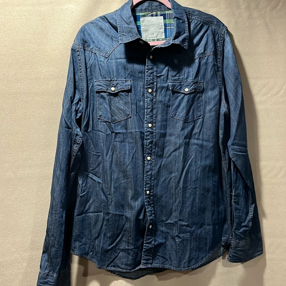 Aeropostal button down. Blue fresh denim style.